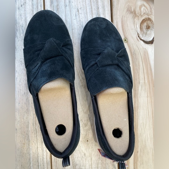 Skechers Shoes - xSOLDx 🆕 Skechers Wide Active Avenue, Madison Avenue, with Box, Slip On, Memory